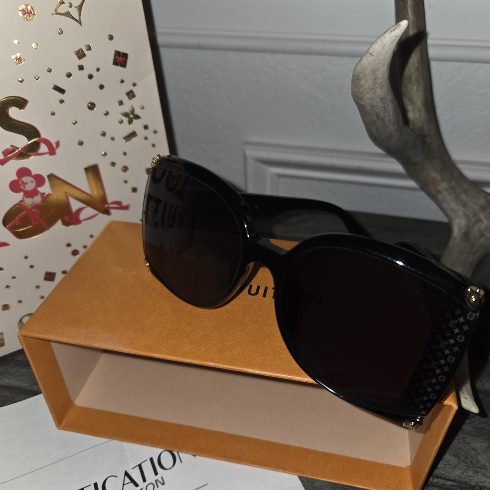 Louis Vuitton Sunglasses with Case. Full Inclusion W/COA - Picture 10 of 13